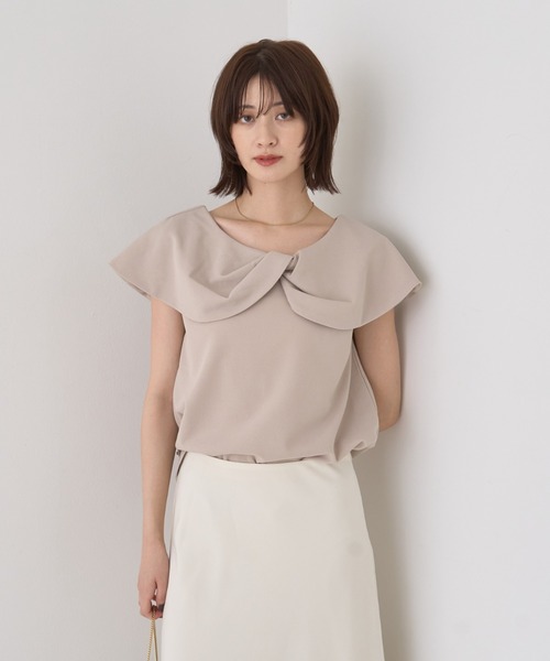 EMMA ROUGE VIF(エマルージュヴィフ)の「【一部店舗限定】【洗濯機OK】フロントツイストカットソーブラウス(シャツ/ブラウス・レディース・ライトグレー/ブラウン・フリー)」の10枚目の写真