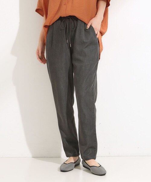 SHOO・LA・RUE（シューラルー）の「【高レビュー/SS-LL/美脚シルエット】自然に体型カバー イージーデニム テーパードパンツ（デニムパンツ・レディース・ブラック/チャコールグレー/ブルー/ネイビー・01/02/03/04/10）」の5枚目の写真