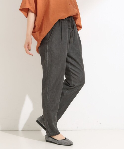 SHOO・LA・RUE（シューラルー）の「【高レビュー/SS-LL/美脚シルエット】自然に体型カバー イージーデニム テーパードパンツ（デニムパンツ・レディース・ブラック/チャコールグレー/ブルー/ネイビー・01/02/03/04/10）」の6枚目の写真