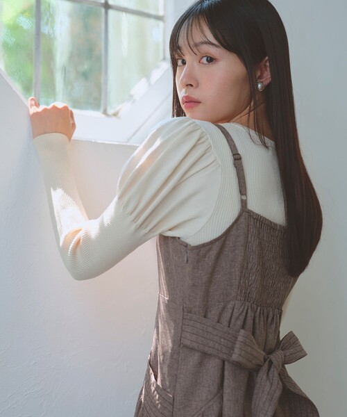 Feroux(フェルゥ)の「パフスリーブ ニット プルオーバー(ニット/セーター・レディース・アイボリー系/ブラック系/ピンク系・F)」の1枚目の写真