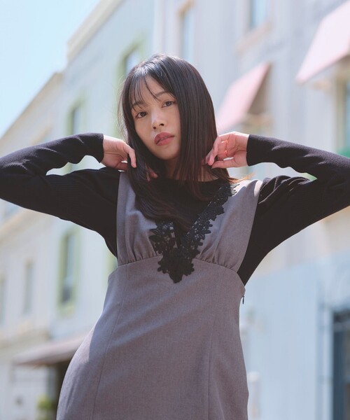 Feroux(フェルゥ)の「パフスリーブ ニット プルオーバー(ニット/セーター・レディース・アイボリー系/ブラック系/ピンク系・F)」の7枚目の写真