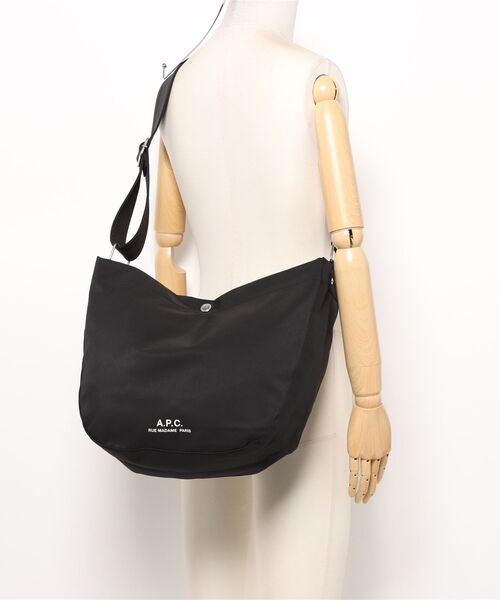 A.P.C.（アーペーセー）の「BESACE JOURNAL（ショルダーバッグ・メンズ・ブラック・ONESIZE）」の5枚目の写真
