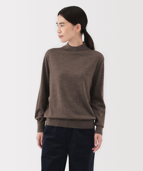 無印良品（ムジルシリョウヒン）の「婦人　洗えるウールハイゲージハイネックセーター（ニット/セーター・レディース・ブラック/ブラウン系/オフホワイト/ダークグレー/オートミール/カーキ系/レッド・XS/S/M/L/XL/XXL）」の4枚目の写真