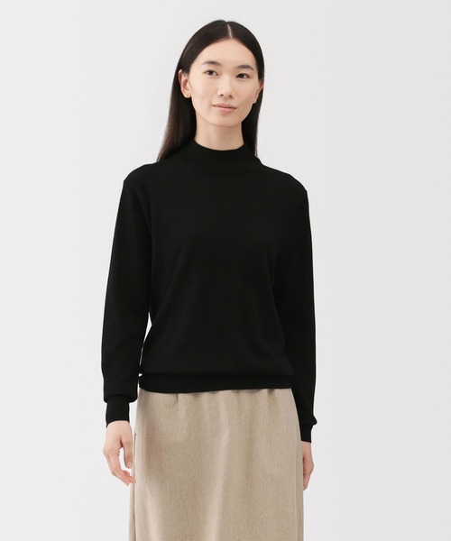 無印良品（ムジルシリョウヒン）の「婦人　洗えるウールハイゲージハイネックセーター（ニット/セーター・レディース・ブラック/ブラウン系/オフホワイト/ダークグレー/オートミール/カーキ系/レッド・XS/S/M/L/XL/XXL）」の2枚目の写真