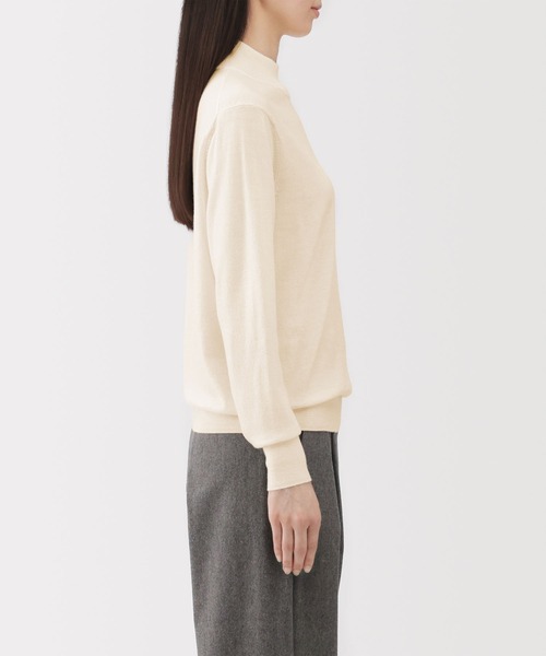 無印良品（ムジルシリョウヒン）の「婦人　洗えるウールハイゲージハイネックセーター（ニット/セーター・レディース・ブラック/ブラウン系/オフホワイト/ダークグレー/オートミール/カーキ系/レッド・XS/S/M/L/XL/XXL）」の9枚目の写真