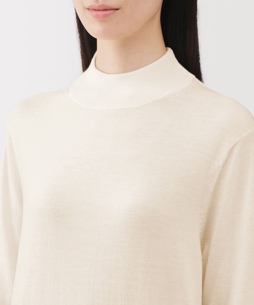 無印良品（ムジルシリョウヒン）の「婦人　洗えるウールハイゲージハイネックセーター（ニット/セーター・レディース・ブラック/ブラウン系/オフホワイト/ダークグレー/オートミール/カーキ系/レッド・XS/S/M/L/XL/XXL）」の11枚目の写真