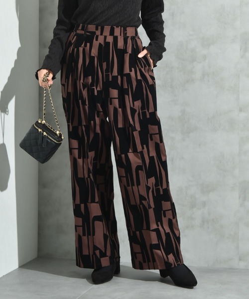 INTERPLANET（インタープラネット）の「ツイルクロスフロッキー幾何柄パンツ（その他パンツ・レディース・ブラック/ブラウン・FREE）」の2枚目の写真