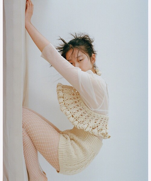 BEAMS COUTURE(ビームスクチュール)の「シアー ボディスーツ レイヤード 重ね着 透け感 オケージョン パーティー ドレスアップ カジュアル(Tシャツ/カットソー・レディース・オフホワイト/ブラック・ONE SIZE)」の11枚目の写真