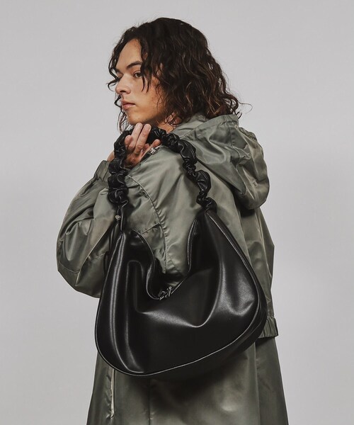 tk.TAKEO KIKUCHI（ティーケータケオキクチ）の「ドロストショルダーバッグ（ショルダーバッグ・メンズ・ライトグレー/ブラック/ブラック系/ブラック系1/ネイビー系1・00）」の12枚目の写真