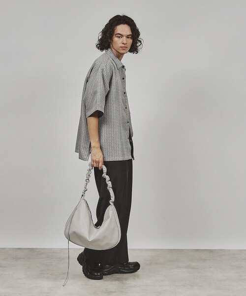 tk.TAKEO KIKUCHI（ティーケータケオキクチ）の「ドロストショルダーバッグ（ショルダーバッグ・メンズ・ライトグレー/ブラック/ブラック系/ブラック系1/ネイビー系1・00）」の22枚目の写真