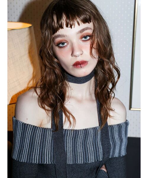 EVRIS（エヴリス）の「チョーカーSETオフショルニットトップス（ニット/セーター・レディース・グレー/レッド/ブラウン・FREE）」の4枚目の写真