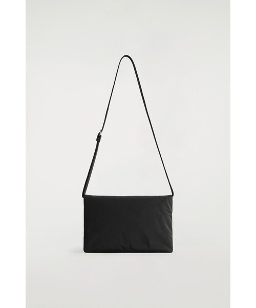 トリフォールドパッド入りクロスボディバッグ（ショルダーバッグ