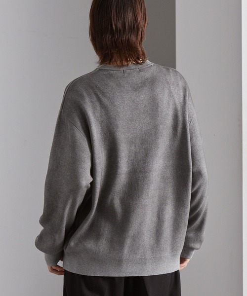 MONO-MART（モノマート）の「ヴィンテージスプレー加工 グラデーションオーバーサイズクルーネックニット（ニット/セーター・メンズ・ネイビー/チェリーレッド/ブラウン/グレー/ブラック・S/L/M）」の7枚目の写真