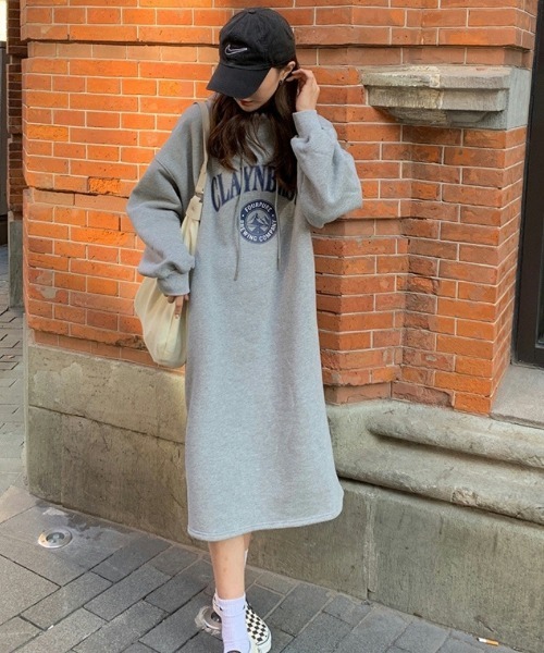 Ritzy（リッツィー）の「ロゴプリント フード付き裏起毛ワンピース（ワンピース・レディース・モカ/ネイビー/グレー・FREE）」の6枚目の写真