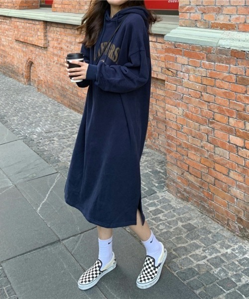 Ritzy（リッツィー）の「ロゴプリント フード付き裏起毛ワンピース（ワンピース・レディース・モカ/ネイビー/グレー・FREE）」の7枚目の写真