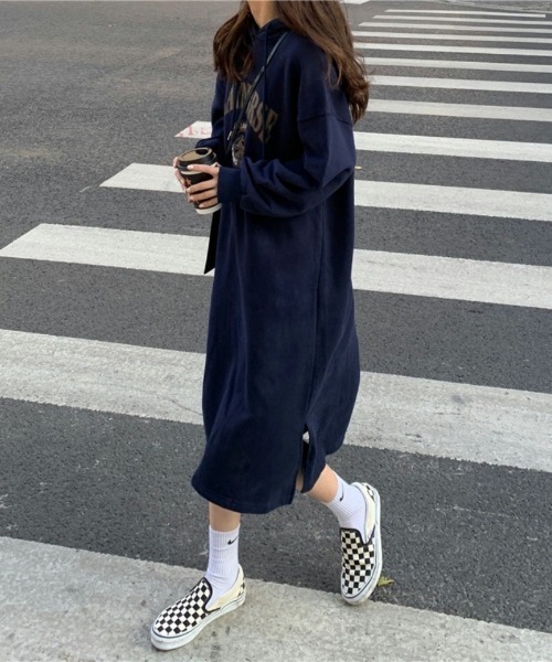 Ritzy（リッツィー）の「ロゴプリント フード付き裏起毛ワンピース（ワンピース・レディース・モカ/ネイビー/グレー・FREE）」の8枚目の写真