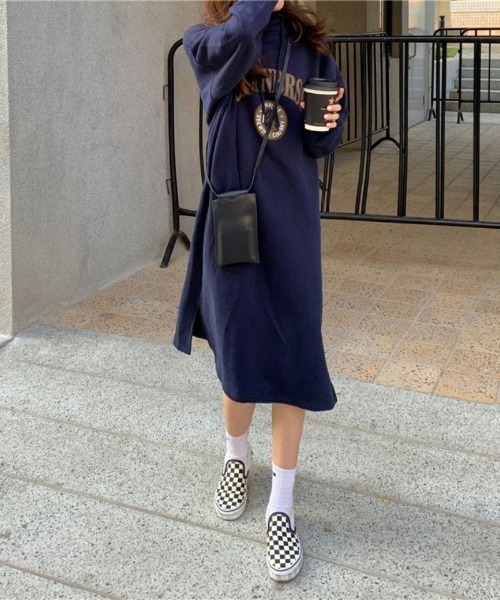 Ritzy（リッツィー）の「ロゴプリント フード付き裏起毛ワンピース（ワンピース・レディース・モカ/ネイビー/グレー・FREE）」の11枚目の写真