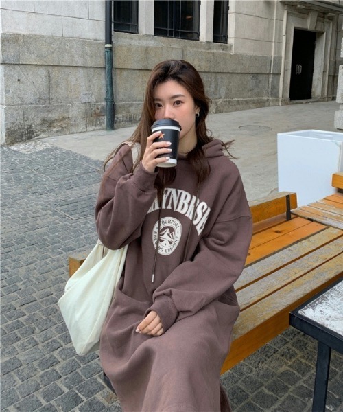 Ritzy（リッツィー）の「ロゴプリント フード付き裏起毛ワンピース（ワンピース・レディース・モカ/ネイビー/グレー・FREE）」の13枚目の写真