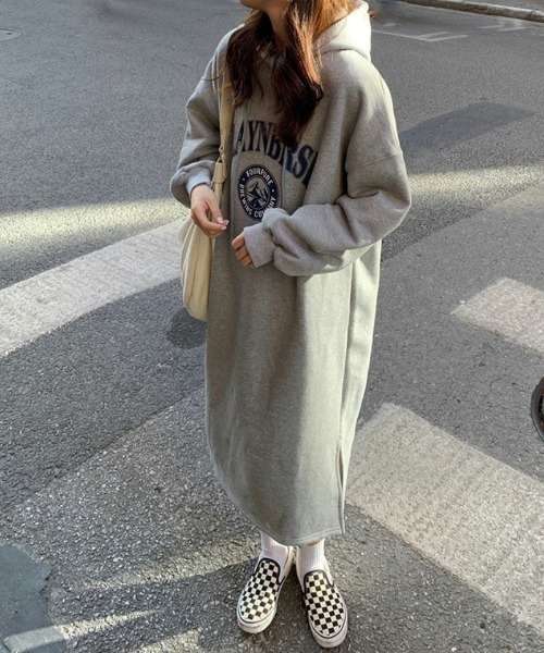 Ritzy（リッツィー）の「ロゴプリント フード付き裏起毛ワンピース（ワンピース・レディース・モカ/ネイビー/グレー・FREE）」の16枚目の写真