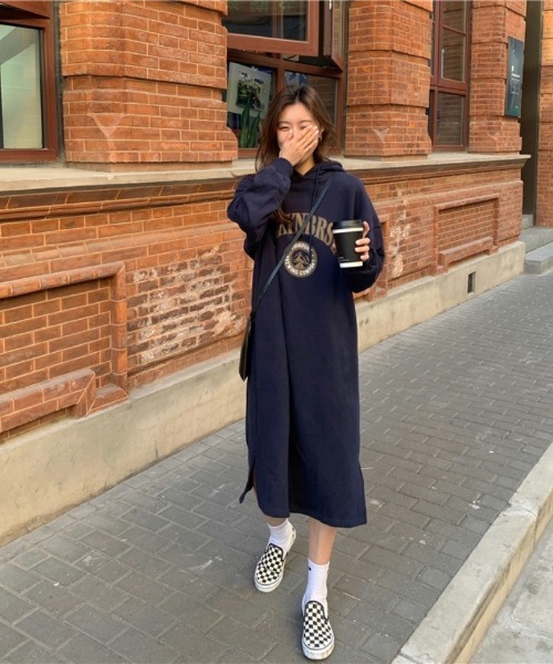 Ritzy（リッツィー）の「ロゴプリント フード付き裏起毛ワンピース（ワンピース・レディース・モカ/ネイビー/グレー・FREE）」の17枚目の写真