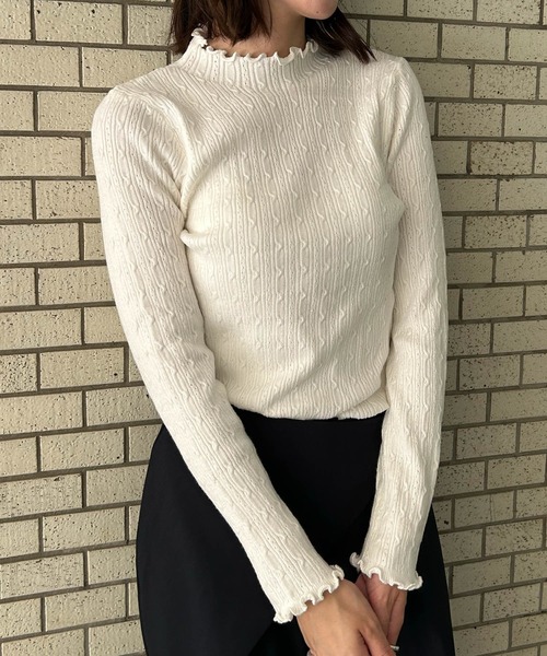 Ampirula(アンピルーラ)の「ニット 長袖 トップス 秋 秋冬 フリル ハイネック タートルネック 冬 レディース(ニット/セーター・レディース・ブラック/オフホワイト・FREE)」の4枚目の写真