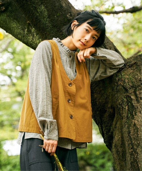 LBC(エルビーシー)の「エクリュ パッカリング深Vベスト(ベスト・レディース・チャコール/キャメル・M)」の17枚目の写真