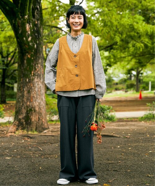 LBC(エルビーシー)の「エクリュ パッカリング深Vベスト(ベスト・レディース・チャコール/キャメル・M)」の22枚目の写真
