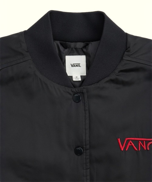 VANS(バンズ)の「RIROO ウィメンズ クロップド ベースボールジャケット / RIROO CROPPED BASEBALL JACKET / VN000TRZBLK1(スタジャン・レディース・ブラック・X-LARGE/SMALL/MEDIUM/LARGE)」の4枚目の写真