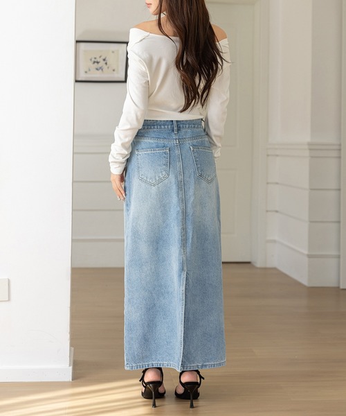 DAY CLOSET(デイ クローゼット)の「斜めクロスデザインでウエスト綺麗魅せ。マキシ丈デニムナロースカート レディース(デニムスカート・レディース・ライトブルー/インディゴブルー・L/M)」の11枚目の写真
