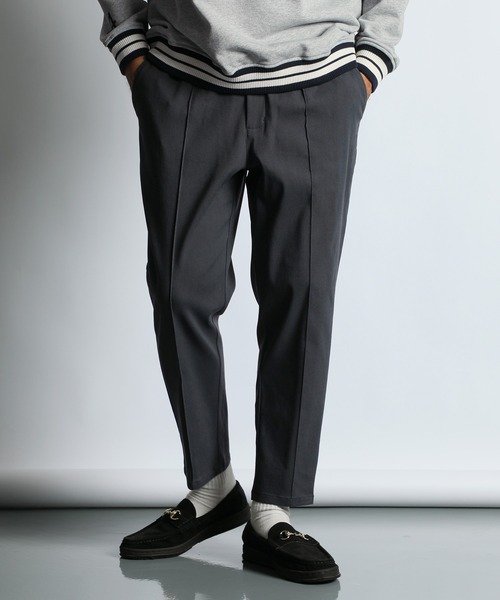The DUFFER of ST.GEORGE（ザダファーオブセントジョージ）の「【WEB限定アイテム】「GUM STRETCH」CENTER CREASE TAPERED PANTS：超伸縮「ガムストレッチ」センタークリース ピンタック テーパードパンツ（チノパンツ・メンズ・ネイビー/ブラック/グレイッシュベージュ/チャコールグレー・MEDIUM/SMALL/X-LARGE/LARGE）」の7枚目の写真
