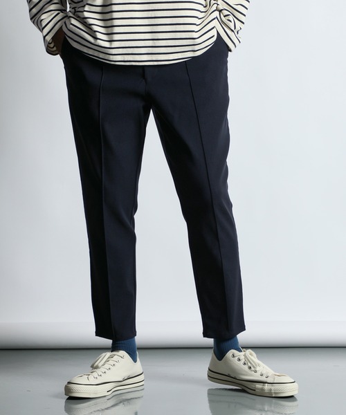 The DUFFER of ST.GEORGE（ザダファーオブセントジョージ）の「【WEB限定アイテム】「GUM STRETCH」CENTER CREASE TAPERED PANTS：超伸縮「ガムストレッチ」センタークリース ピンタック テーパードパンツ（チノパンツ・メンズ・ネイビー/ブラック/グレイッシュベージュ/チャコールグレー・MEDIUM/SMALL/X-LARGE/LARGE）」の11枚目の写真
