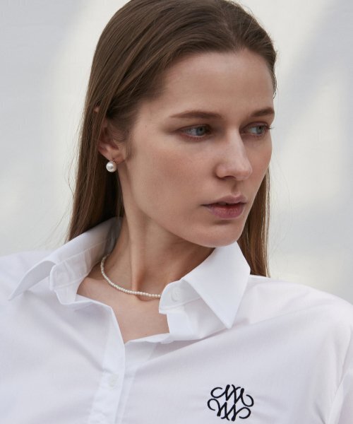 NICK&NICOLE(ニックアンドニコール)の「NICOLE MINIMAL SEMI CROP SHIRT_WHITE(シャツ/ブラウス・レディース・その他・FREE)」の2枚目の写真
