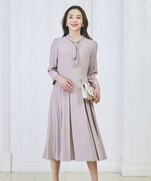 AOYAMA（アオヤマ）の「【ＷＥＢ限定】ボウタイ付きボックスプリーツワンピース（ワンピース）」