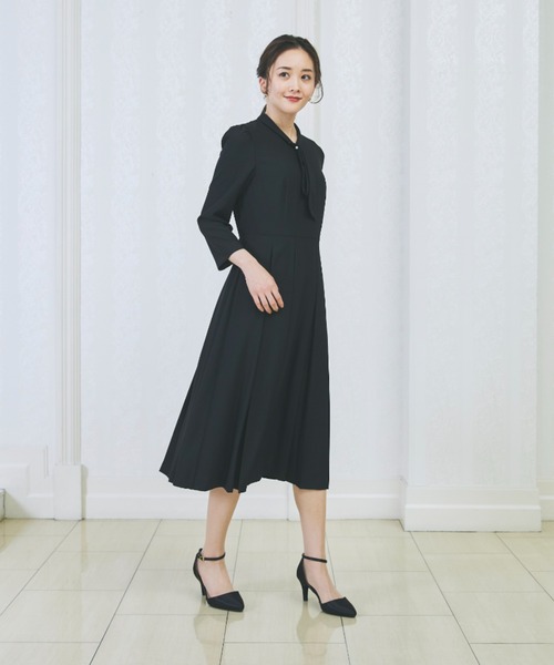 AOYAMA(アオヤマ)の「【WEB限定】ボウタイ付きボックスプリーツワンピース(ワンピース・レディース・ネイビー/ブラック/ベージュ・L/LL/S/M)」の17枚目の写真