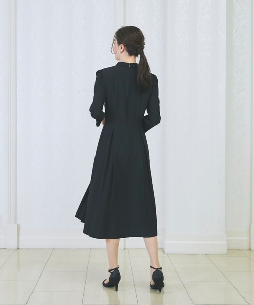 AOYAMA(アオヤマ)の「【WEB限定】ボウタイ付きボックスプリーツワンピース(ワンピース・レディース・ネイビー/ブラック/ベージュ・L/LL/S/M)」の22枚目の写真
