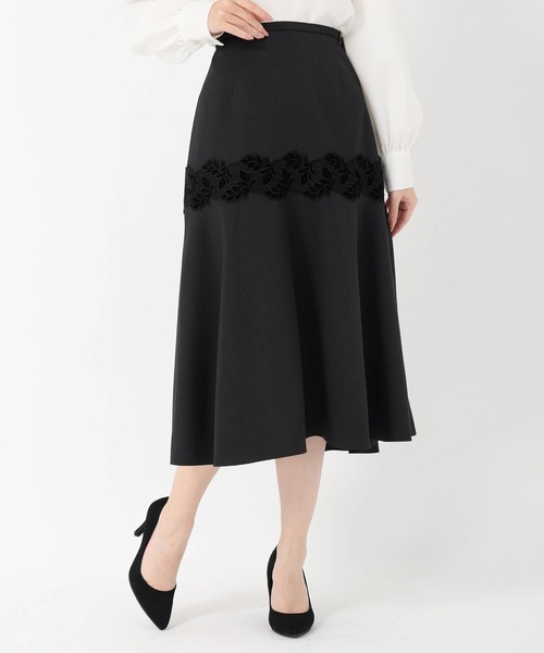 STRAWBERRY-FIELDS（ストロベリーフィールズ）の「フェデリコクロス_ベロアレース付きソフトマーメイドスカート（スカート・レディース・チャコールグレー/ブラック・1/2）」の2枚目の写真
