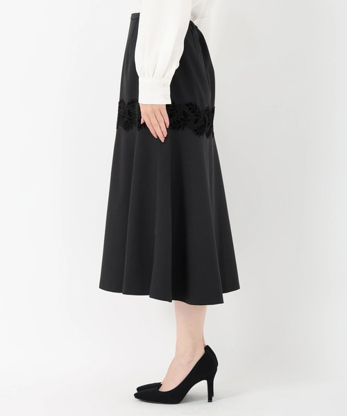STRAWBERRY-FIELDS（ストロベリーフィールズ）の「フェデリコクロス_ベロアレース付きソフトマーメイドスカート（スカート・レディース・チャコールグレー/ブラック・1/2）」の6枚目の写真