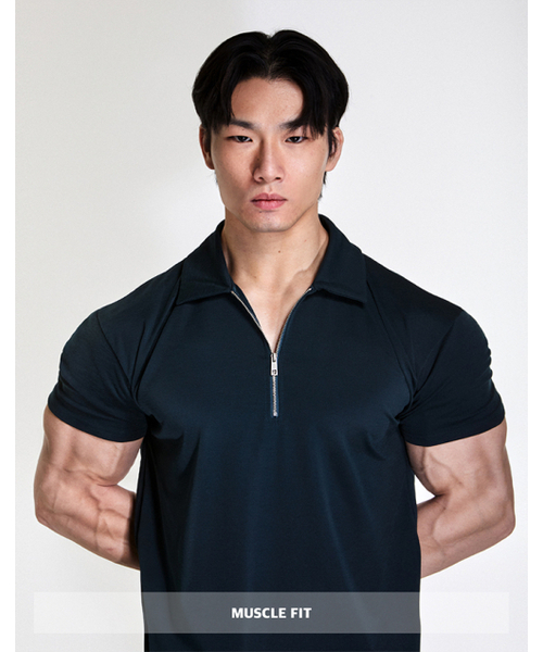 RVD(アールブイディー)の「ワイドショルダー ハーフジップ マッスルフィット ポロシャツ (ミッドナイトグリーン)(その他トップス・メンズ・その他・LARGE/X-LARGE/2XL)」の2枚目の写真