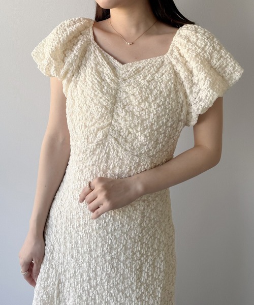 mipiarl(ミピアール)の「カットレースパフスリーブワンピース(ワンピース・レディース・アイボリー/ブラック・LARGE/MEDIUM/SMALL)」の4枚目の写真