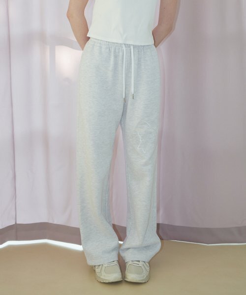 VEM.VER(ベンバー)の「Basic Ribbon Embroidered Sweatpants_Grey(スウェットパンツ・レディース・グレー・FREE)」の2枚目の写真
