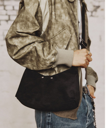 MILK WAVE（ミルクウェーブ）の「スエードピアスフォマクロスバッグ[ブラック]（メッセンジャーバッグ）」