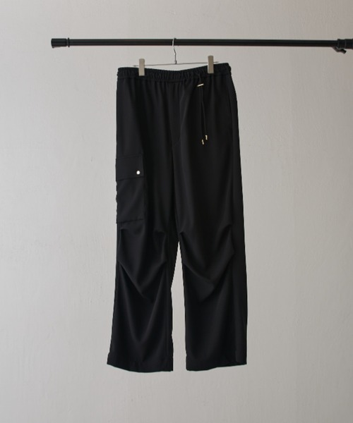 CULLNI（クルニ）の「【CULLNI exclusive for Lui's】イージーカーゴパンツ（カーゴパンツ・メンズ・キナリ/ブラック/チャコールグレー・1/2）」の2枚目の写真