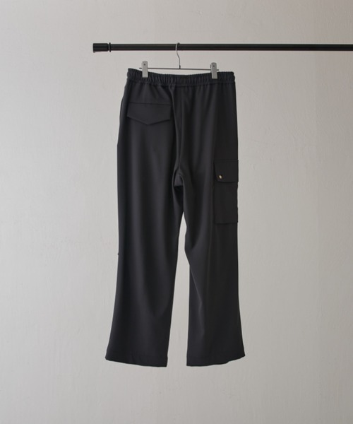CULLNI（クルニ）の「【CULLNI exclusive for Lui's】イージーカーゴパンツ（カーゴパンツ・メンズ・キナリ/ブラック/チャコールグレー・1/2）」の12枚目の写真