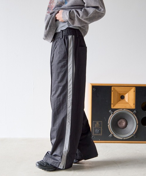 PBLIM（ページボーイリム）の「《UNISEX》トラックパンツ（スウェットパンツ・レディース・ブラック/イエロー/ネイビー・LARGE/MEDIUM）」の4枚目の写真