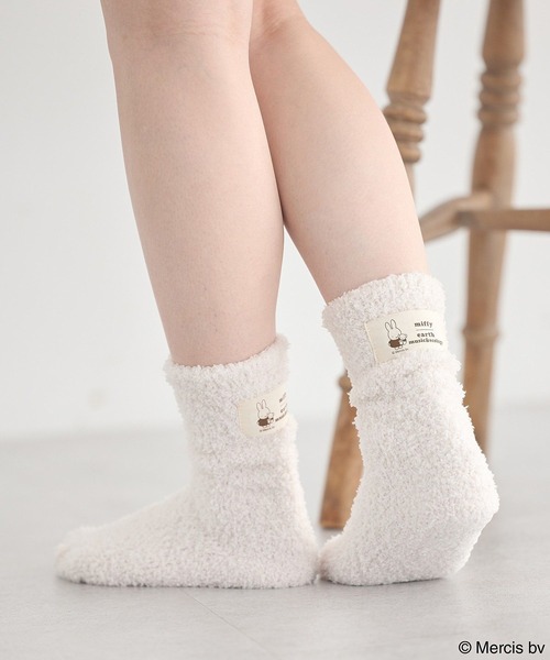earth music&ecology(アースミュージックアンドエコロジー)の「miffy /earth タグ付モコモコソックス(ソックス/靴下・レディース・アイボリー/ブラウン・FREE)」の2枚目の写真