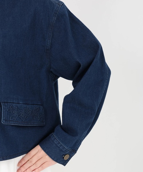 STRAWBERRY-FIELDS（ストロベリーフィールズ）の「アリコットストレッチ_ポケットディテールデニムジャケット（デニムジャケット・レディース・ブルー・2）」の8枚目の写真
