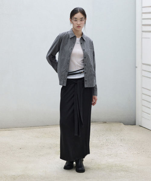 ROLAROLA(ロラロラ)の「FRONT TIE LONG SKIRT BLACK(スカート・レディース・ブラック・FREE)」の2枚目の写真