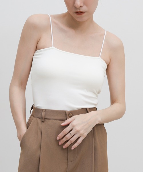 select MOCA(セレクトモカ)の「【機能素材】カップ付きドライタッチベアキャミソール(キャミソール・レディース・オフホワイト/ブラック・SMALL/MEDIUM/LARGE)」の1枚目の写真