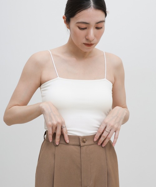 select MOCA(セレクトモカ)の「【機能素材】カップ付きドライタッチベアキャミソール(キャミソール・レディース・オフホワイト/ブラック・SMALL/MEDIUM/LARGE)」の5枚目の写真