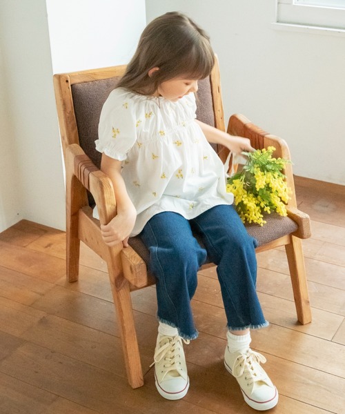 BRANSHES（ブランシェス）の「裾フリンジフレアデニムパンツ（デニムパンツ・キッズ・ネイビー/チャコールグレー/ブルー・150/130/110/100/90/140/120）」の4枚目の写真